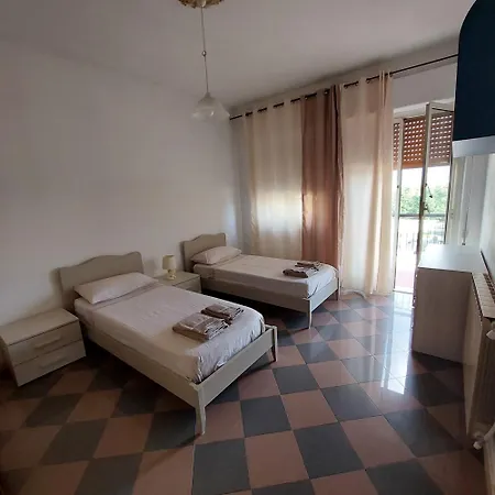 Tra Monti E Mare Via Filippo Turati 17 Bis Daire Carrara